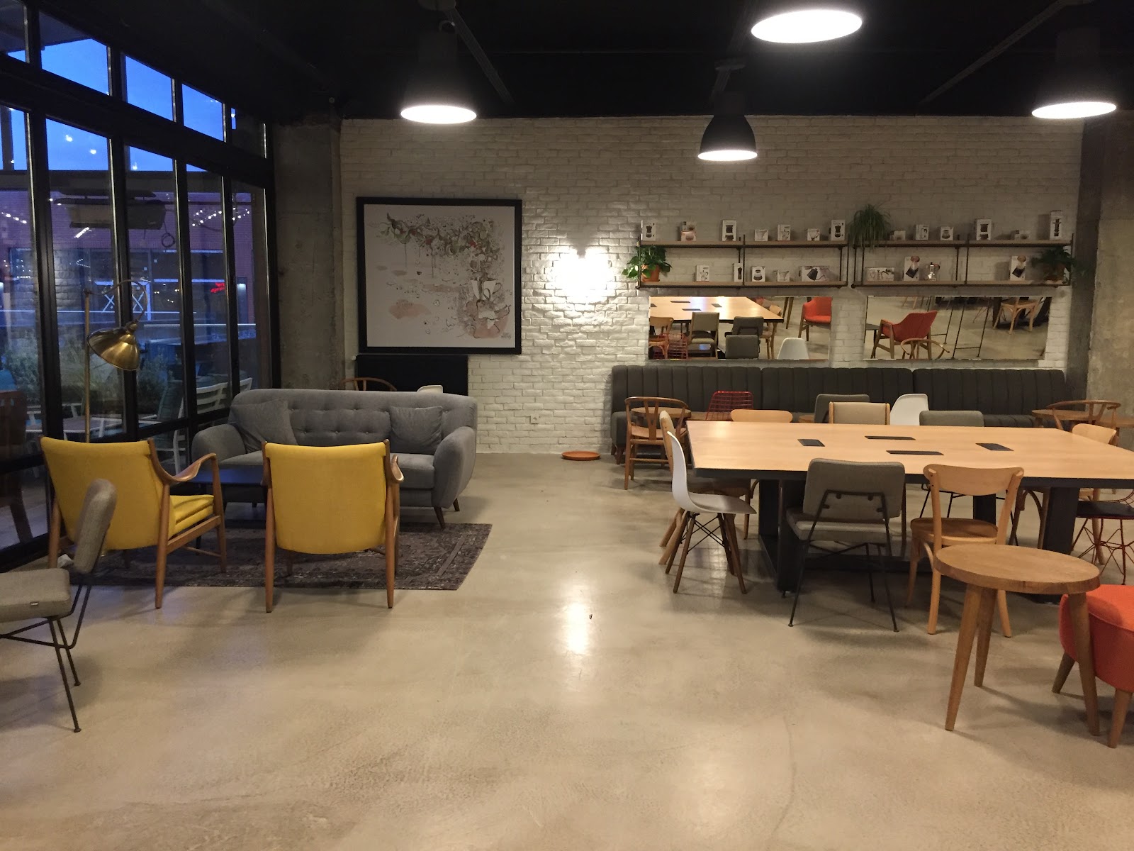 Özbey Masif showroom ve çalışma alanı